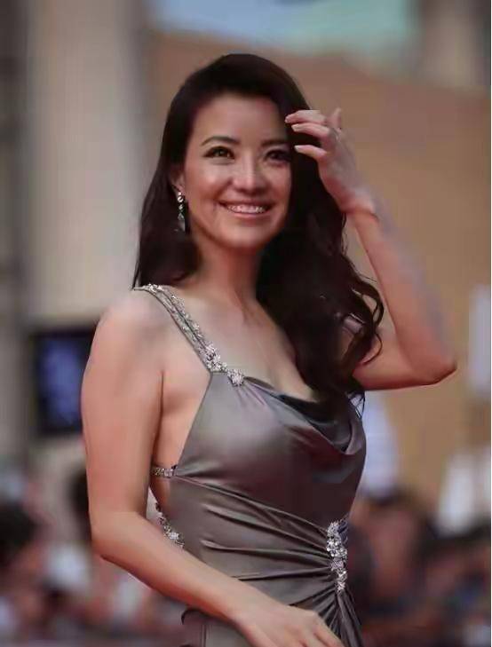转身爱上了富豪没想到如今沦落到这地步九游会登录j9入口与撒贝宁同居四年却(图6)