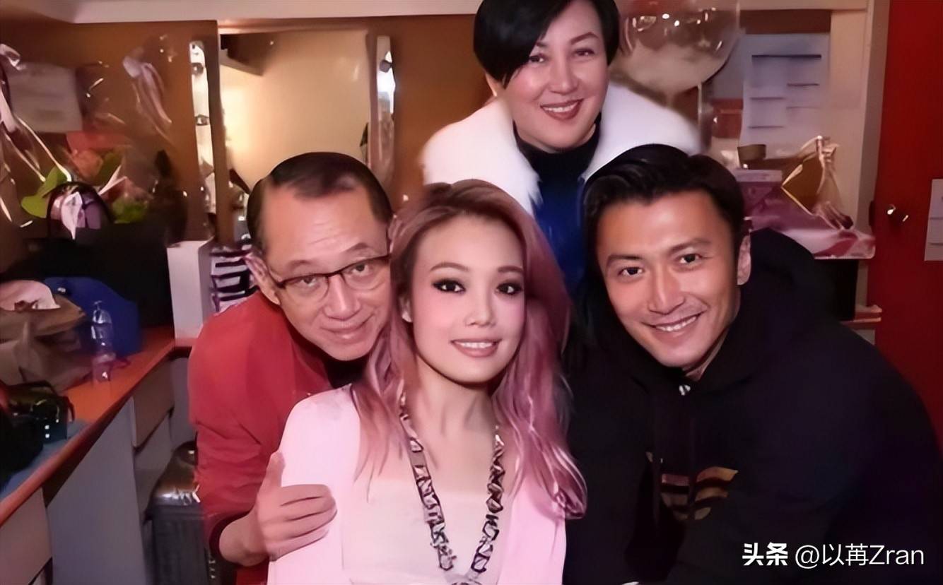 了难怪谢霆锋早已身价过亿却还要拼命工作j9九游会真人第一品牌王菲这下笑不出来(图4)