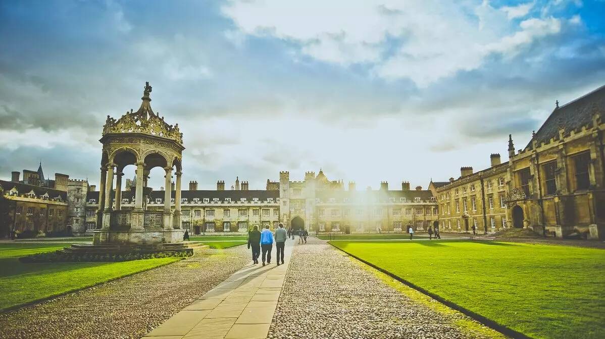 于乡：悠游英伦风情j9九游会登录彼岸(图4)